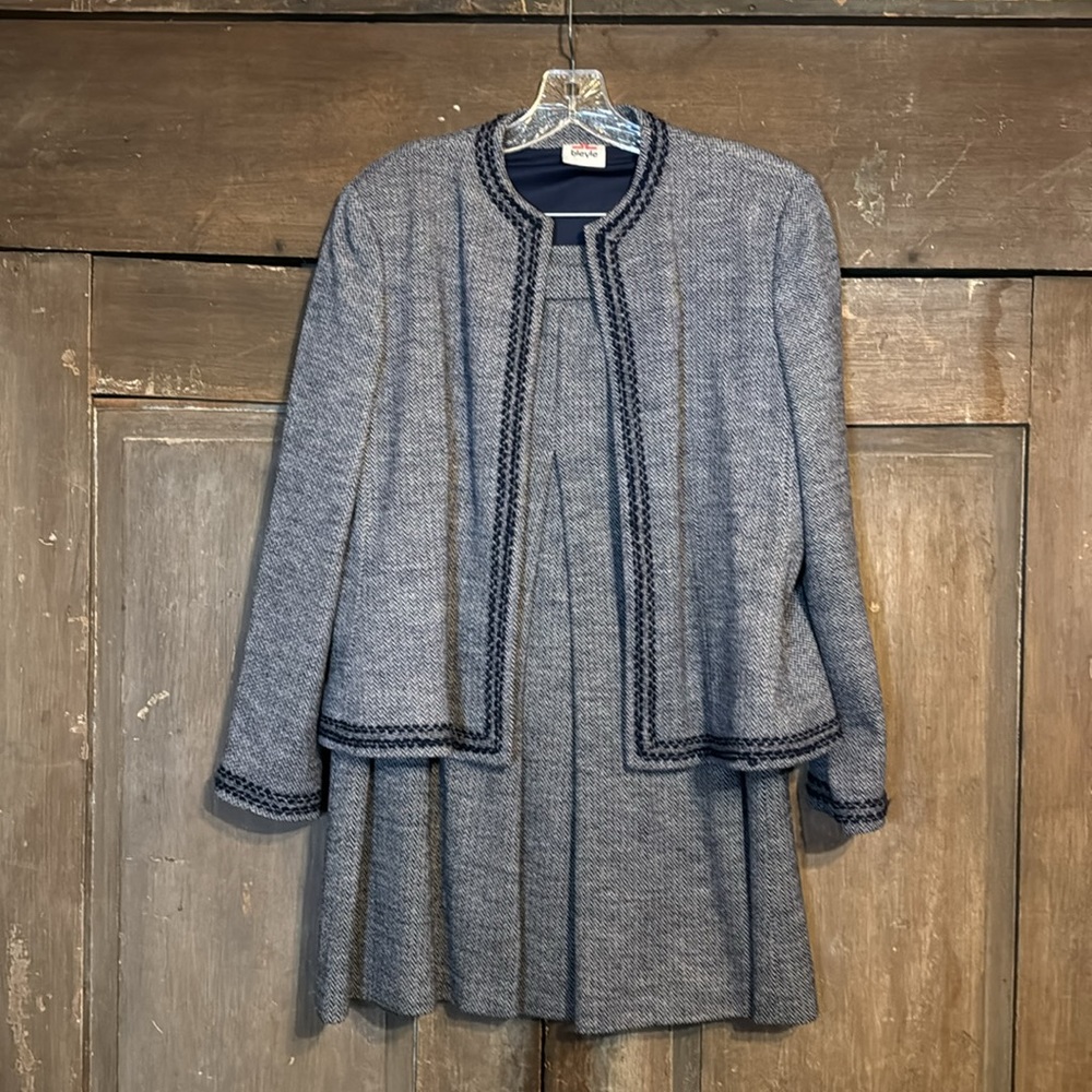 Ladies size 16 BLEYLE vintage jacket skirt set